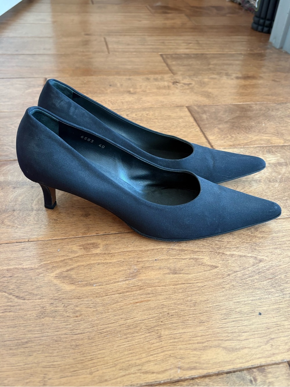 Walter Steiger Black Pointed-Toe Mid Kitten Heels
